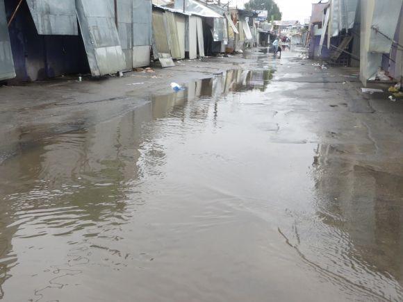 Хмельницький заливає дощем. «Поплила» взуттєва алейка на Толкучці на сайті vsim.ua Хмельницький заливає дощем. «Поплила» взуттєва алейка на Толкучці, фото №10 на сайті vsim.ua