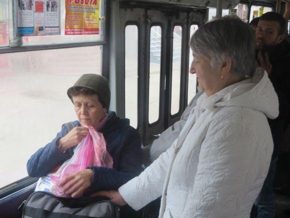 Без кондукторів і задарма: з самого ранку тролейбуси у Хмельницькому переповнені, фото №3 на сайті vsim.ua