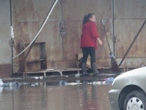 Хмельницький заливає дощем. «Поплила» взуттєва алейка на Толкучці на сайті vsim.ua Хмельницький заливає дощем. «Поплила» взуттєва алейка на Толкучці, фото №16 на сайті vsim.ua