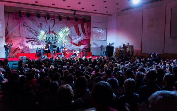 Главные «байки» VINNYTSIA JAZZFEST: костюм Гараняна и ведро для игры на сайті 20minut.ua Главные «байки» VINNYTSIA JAZZFEST: костюм Гараняна и ведро для игры, фото №8 на сайті 20minut.ua