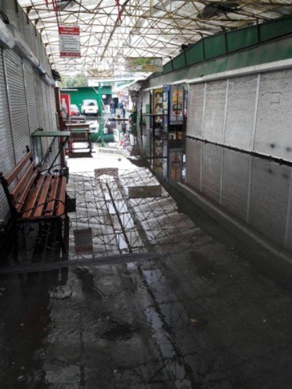 Хмельницький заливає дощем. «Поплила» взуттєва алейка на Толкучці на сайті vsim.ua Хмельницький заливає дощем. «Поплила» взуттєва алейка на Толкучці, фото №19 на сайті vsim.ua