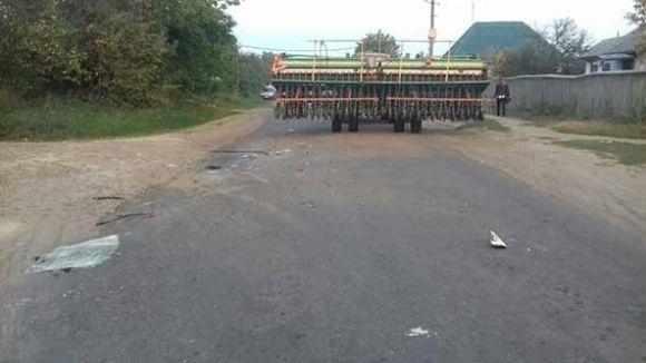 На Вінниччині «Славута» в'їхала у сівалку. Водій авто у лікарні на сайті 20minut.ua На Вінниччині «Славута» в'їхала у сівалку. Водій авто у лікарні, фото №2 на сайті 20minut.ua