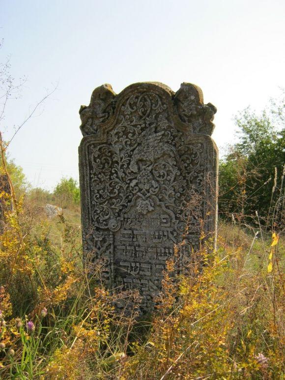 «Незнана Хмельниччина»: католицький цвинтар і палац останніх власників Деражні на сайті vsim.ua «Незнана Хмельниччина»: католицький цвинтар і палац останніх власників Деражні, фото №2 на сайті vsim.ua