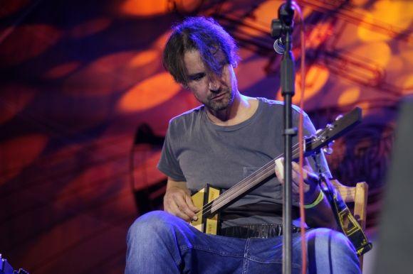 Перший день VINNYTSIA JAZZFEST: як співати без слів та грати на гітарі з цигаркової коробки на сайті 20minut.ua Перший день VINNYTSIA JAZZFEST: як співати без слів та грати на гітарі з цигаркової коробки, фото №18 на сайті 20minut.ua