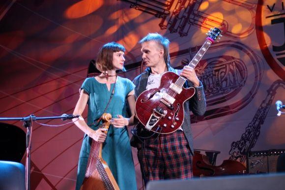 Перший день VINNYTSIA JAZZFEST: як співати без слів та грати на гітарі з цигаркової коробки на сайті 20minut.ua Перший день VINNYTSIA JAZZFEST: як співати без слів та грати на гітарі з цигаркової коробки, фото №7 на сайті 20minut.ua