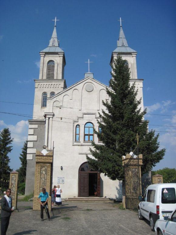 «Незнана Хмельниччина»: католицький цвинтар і палац останніх власників Деражні на сайті vsim.ua «Незнана Хмельниччина»: католицький цвинтар і палац останніх власників Деражні, фото №1 на сайті vsim.ua