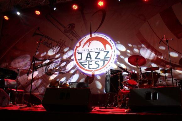 Перший день VINNYTSIA JAZZFEST: як співати без слів та грати на гітарі з цигаркової коробки на сайті 20minut.ua Перший день VINNYTSIA JAZZFEST: як співати без слів та грати на гітарі з цигаркової коробки, фото №2 на сайті 20minut.ua
