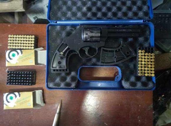 Заряд до гранатомету, револьвер та набої вилучили у жителів області, фото №1 на сайті 20minut.ua