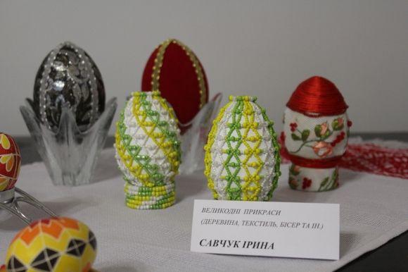 Ляльки-трансформери та вишивки фізиків — в краєзнавчому відкрилася виставка Ірини Савчук на сайті 20minut.ua Ляльки-трансформери та вишивки фізиків — в краєзнавчому відкрилася виставка Ірини Савчук, фото №3 на сайті 20minut.ua