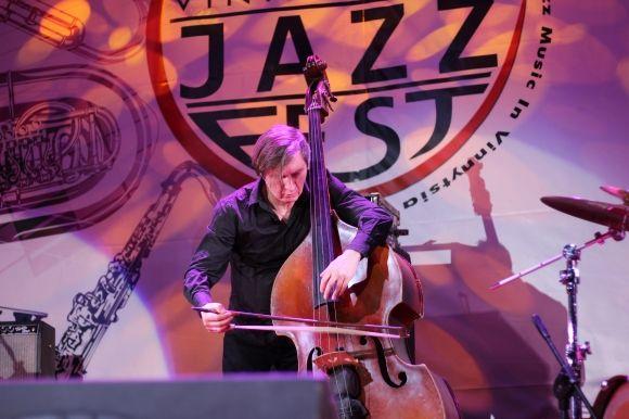 Перший день VINNYTSIA JAZZFEST: як співати без слів та грати на гітарі з цигаркової коробки на сайті 20minut.ua Перший день VINNYTSIA JAZZFEST: як співати без слів та грати на гітарі з цигаркової коробки, фото №10 на сайті 20minut.ua