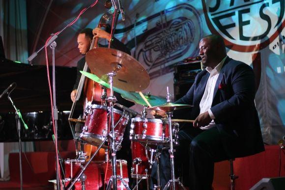 JAZZFEST: один джазмен «довів» до сліз, інші — витягнули танцювати півзали на сайті 20minut.ua JAZZFEST: один джазмен «довів» до сліз, інші — витягнули танцювати півзали, фото №8 на сайті 20minut.ua