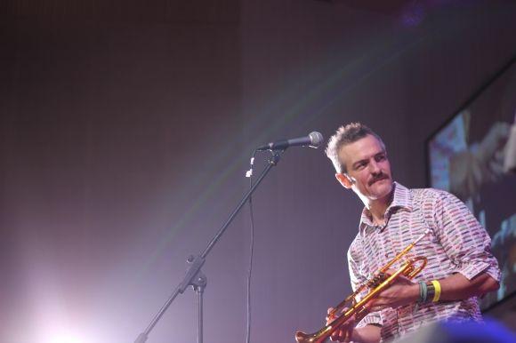 JAZZFEST: один джазмен «довів» до сліз, інші — витягнули танцювати півзали на сайті 20minut.ua JAZZFEST: один джазмен «довів» до сліз, інші — витягнули танцювати півзали, фото №40 на сайті 20minut.ua