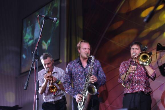 JAZZFEST: один джазмен «довів» до сліз, інші — витягнули танцювати півзали на сайті 20minut.ua JAZZFEST: один джазмен «довів» до сліз, інші — витягнули танцювати півзали, фото №35 на сайті 20minut.ua