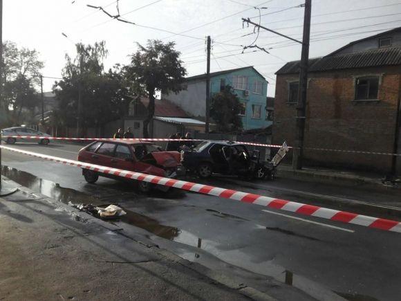 П'ятеро людей, серед яких 11-річна дитина, постраждало у ДТП на  Брацлавській на сайті 20minut.ua П'ятеро людей, серед яких 11-річна дитина, постраждало у ДТП на  Брацлавській, фото №1 на сайті 20minut.ua