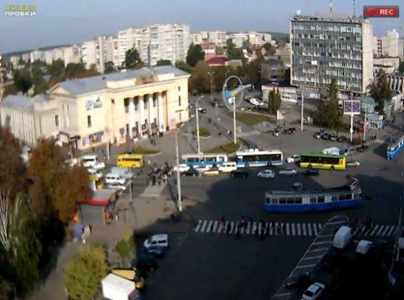 На Брацлавській та Коцюбинського затор. Стоять тролейбуси на сайті 20minut.ua На Брацлавській та Коцюбинського затор. Стоять тролейбуси, фото №3 на сайті 20minut.ua