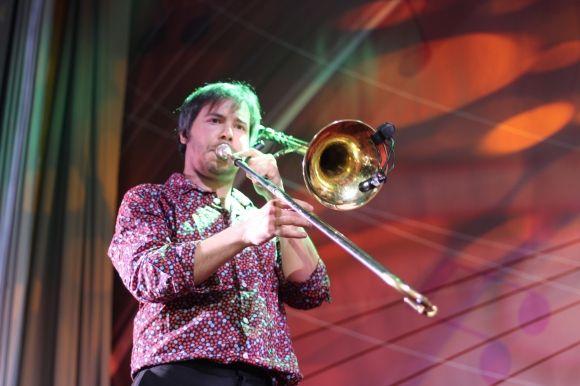 JAZZFEST: один джазмен «довів» до сліз, інші — витягнули танцювати півзали на сайті 20minut.ua JAZZFEST: один джазмен «довів» до сліз, інші — витягнули танцювати півзали, фото №39 на сайті 20minut.ua