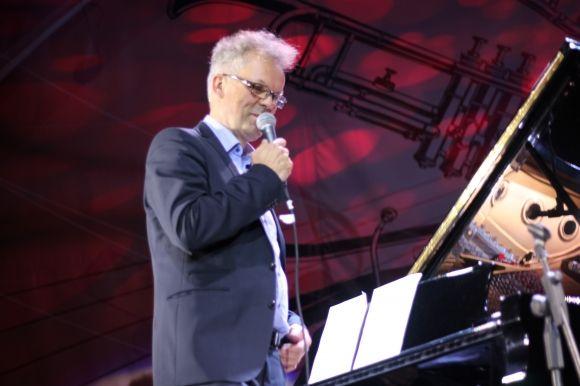 JAZZFEST: один джазмен «довів» до сліз, інші — витягнули танцювати півзали на сайті 20minut.ua JAZZFEST: один джазмен «довів» до сліз, інші — витягнули танцювати півзали, фото №15 на сайті 20minut.ua