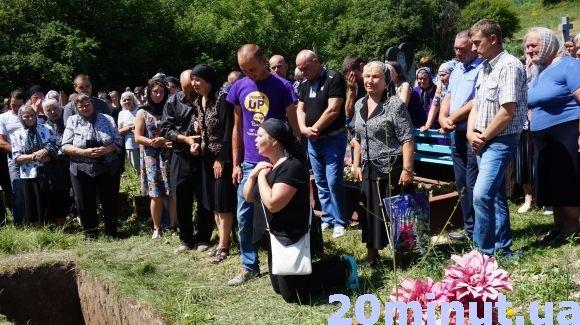 «Де той Бог? І чому він не дивиться, що вони роблять з нами» - мама Іринки Мукоїди на сайті 20minut.ua «Де той Бог? І чому він не дивиться, що вони роблять з нами» - мама Іринки Мукоїди, фото №2 на сайті 20minut.ua