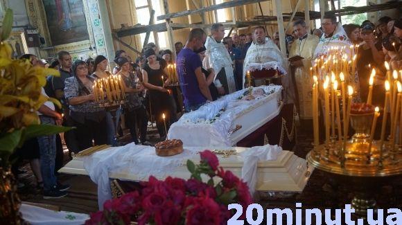 «Де той Бог? І чому він не дивиться, що вони роблять з нами» - мама Іринки Мукоїди на сайті 20minut.ua «Де той Бог? І чому він не дивиться, що вони роблять з нами» - мама Іринки Мукоїди, фото №1 на сайті 20minut.ua