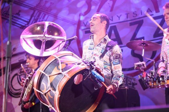 JAZZFEST: один джазмен «довів» до сліз, інші — витягнули танцювати півзали на сайті 20minut.ua JAZZFEST: один джазмен «довів» до сліз, інші — витягнули танцювати півзали, фото №28 на сайті 20minut.ua
