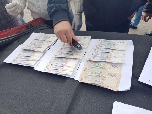 На Кам'янецькій затримали посадовця Хмельницької РДА, який взяв 12 000 гривень хабара, фото №2 на сайті vsim.ua