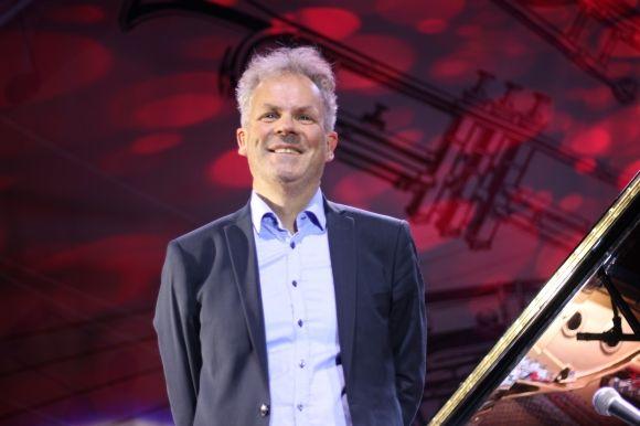 JAZZFEST: один джазмен «довів» до сліз, інші — витягнули танцювати півзали на сайті 20minut.ua JAZZFEST: один джазмен «довів» до сліз, інші — витягнули танцювати півзали, фото №14 на сайті 20minut.ua