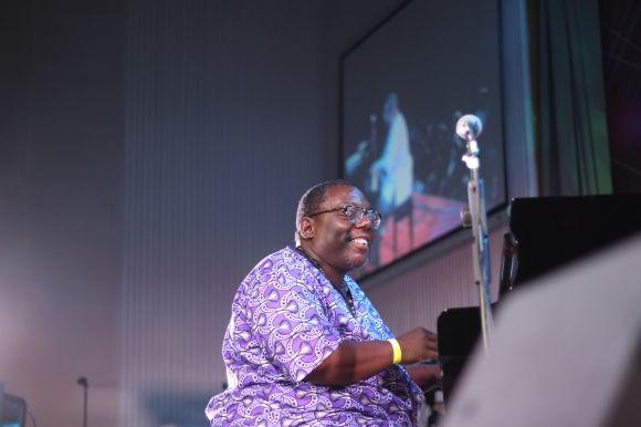 JAZZFEST: один джазмен «довів» до сліз, інші — витягнули танцювати півзали на сайті 20minut.ua JAZZFEST: один джазмен «довів» до сліз, інші — витягнули танцювати півзали, фото №10 на сайті 20minut.ua