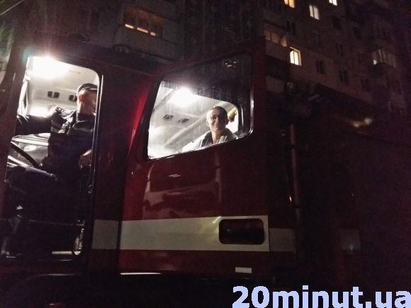 На Курбаса шукали витік солярки чи бензину на сайті 20minut.ua На Курбаса шукали витік солярки чи бензину, фото №2 на сайті 20minut.ua