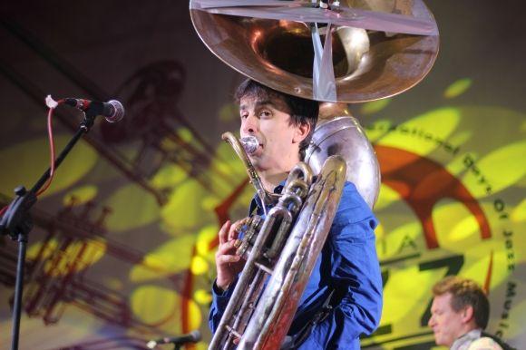 JAZZFEST: один джазмен «довів» до сліз, інші — витягнули танцювати півзали на сайті 20minut.ua JAZZFEST: один джазмен «довів» до сліз, інші — витягнули танцювати півзали, фото №37 на сайті 20minut.ua