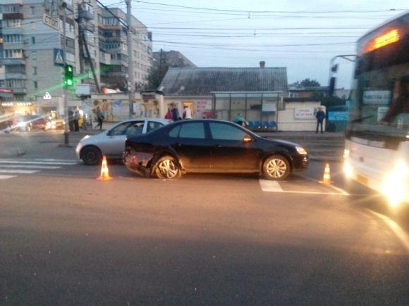 Через ДТП на Келецькій утворився затор від Урожаю до 600-річчя на сайті 20minut.ua Через ДТП на Келецькій утворився затор від Урожаю до 600-річчя, фото №7 на сайті 20minut.ua