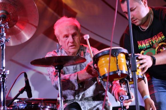 Перший день VINNYTSIA JAZZFEST: як співати без слів та грати на гітарі з цигаркової коробки на сайті 20minut.ua Перший день VINNYTSIA JAZZFEST: як співати без слів та грати на гітарі з цигаркової коробки, фото №9 на сайті 20minut.ua