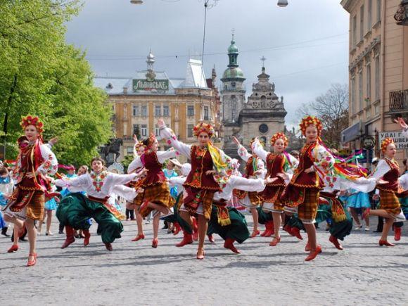 Куди поїхати в жовтні:  День міста в Чернівцях  та фестиваль повітряних куль в Кам'янці-Подільському на сайті 20minut.ua Куди поїхати в жовтні:  День міста в Чернівцях  та фестиваль повітряних куль в Кам'янці-Подільському, фото №2 на сайті 20minut.ua