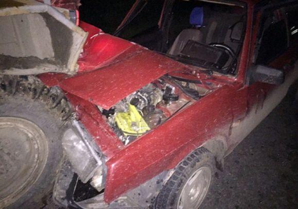 На Хмельниччині легковик влетів в "ЗІЛ", який перевозив дрова. Є постраждалі на сайті vsim.ua На Хмельниччині легковик влетів в "ЗІЛ", який перевозив дрова. Є постраждалі, фото №1 на сайті vsim.ua