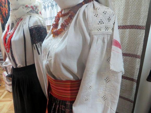 Новини Хмельницького - фото з Не “крали” чужий орнамент і не різали на шматки. Про що розкаже подільська вишиванка Не “крали” чужий орнамент і не різали на шматки. Про що розкаже подільська вишиванка, фото №2 на сайті vsim.ua