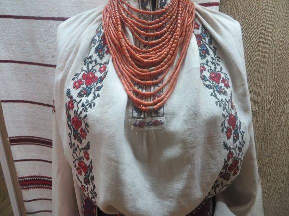 Новини Хмельницького - фото з Не “крали” чужий орнамент і не різали на шматки. Про що розкаже подільська вишиванка Не “крали” чужий орнамент і не різали на шматки. Про що розкаже подільська вишиванка, фото №4 на сайті vsim.ua