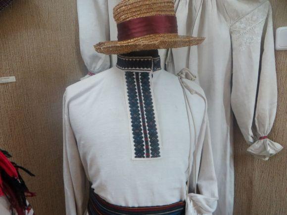 Новини Хмельницького - фото з Не “крали” чужий орнамент і не різали на шматки. Про що розкаже подільська вишиванка Не “крали” чужий орнамент і не різали на шматки. Про що розкаже подільська вишиванка, фото №6 на сайті vsim.ua