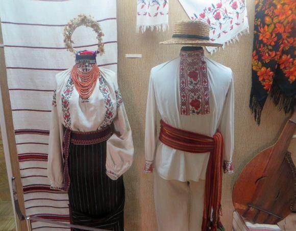 Новини Хмельницького - фото з Не “крали” чужий орнамент і не різали на шматки. Про що розкаже подільська вишиванка Не “крали” чужий орнамент і не різали на шматки. Про що розкаже подільська вишиванка, фото №3 на сайті vsim.ua