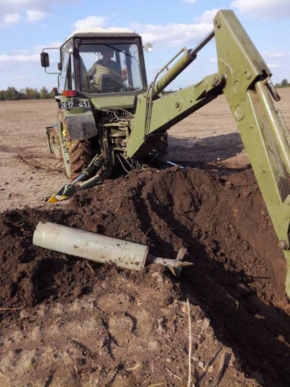 Хмельницькі піротехніки продовжують роботу в Калинівці. Знищують боєприпаси на сайті vsim.ua Хмельницькі піротехніки продовжують роботу в Калинівці. Знищують боєприпаси, фото №2 на сайті vsim.ua