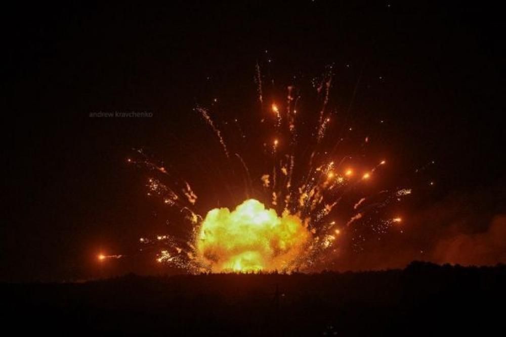 "Ось так виглядає ад!" — фотограф зняв моменти вибуху і Калинівку на сайті 20minut.ua "Ось так виглядає ад!" — фотограф зняв моменти вибуху і Калинівку, фото №5 на сайті 20minut.ua