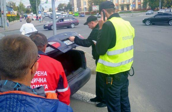 «Копи» впіймали таксиста «під кайфом». І купили тест, щоб його освідувати на сайті 20minut.ua «Копи» впіймали таксиста «під кайфом». І купили тест, щоб його освідувати, фото №7 на сайті 20minut.ua