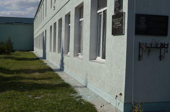 Репортаж з-під Калинівки: «Гради» в городі і потрощені будівлі на сайті 20minut.ua Репортаж з-під Калинівки: «Гради» в городі і потрощені будівлі, фото №7 на сайті 20minut.ua