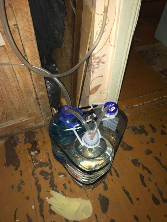 Молодий вінничанин, його дівчина та друг виготовляли наркотики. Продавали «товар» в Інтернеті, фото №2 на сайті 20minut.ua