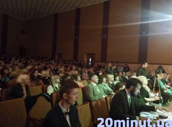 Працівників освіти Кам`янця привітали з професійним святом на сайті 20minut.ua Працівників освіти Кам`янця привітали з професійним святом, фото №3 на сайті 20minut.ua