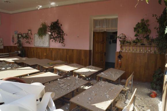 Репортаж з-під Калинівки: «Гради» в городі і потрощені будівлі на сайті 20minut.ua Репортаж з-під Калинівки: «Гради» в городі і потрощені будівлі, фото №6 на сайті 20minut.ua