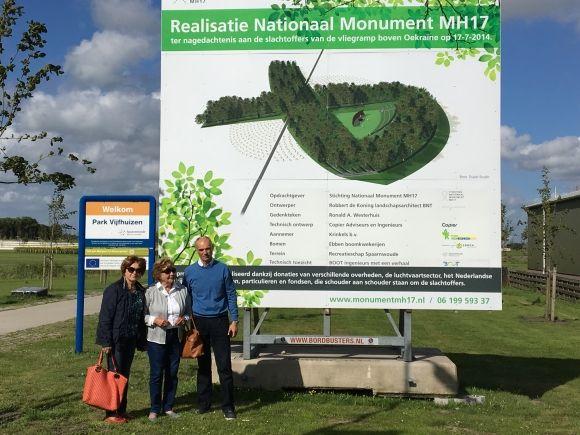 У Голландії цвітуть соняхи в пам’ять про загиблих малайзійського «Боїнга-777», фото №1 на сайті 20minut.ua