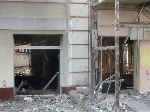 На Старокостянтинівському шосе розбирають згорілу меблеву фабрику на сайті vsim.ua На Старокостянтинівському шосе розбирають згорілу меблеву фабрику, фото №3 на сайті vsim.ua