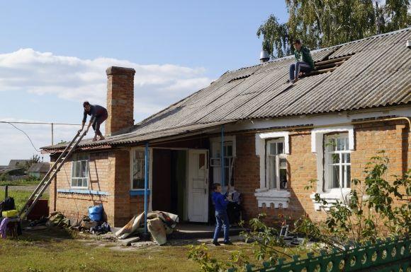 Репортаж з-під Калинівки: «Гради» в городі і потрощені будівлі на сайті 20minut.ua Репортаж з-під Калинівки: «Гради» в городі і потрощені будівлі, фото №5 на сайті 20minut.ua