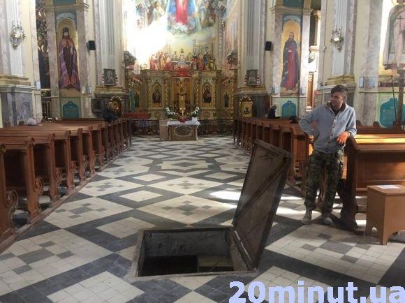 В Архикатедрі проводять генеральне прибирання підземель на сайті 20minut.ua В Архикатедрі проводять генеральне прибирання підземель, фото №1 на сайті 20minut.ua