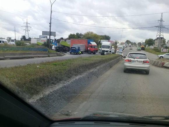 На Гаївському перехресті ДТП. Зіткнулися "жигуль" та Fоrd Transit на сайті 20minut.ua На Гаївському перехресті ДТП. Зіткнулися "жигуль" та Fоrd Transit, фото №1 на сайті 20minut.ua