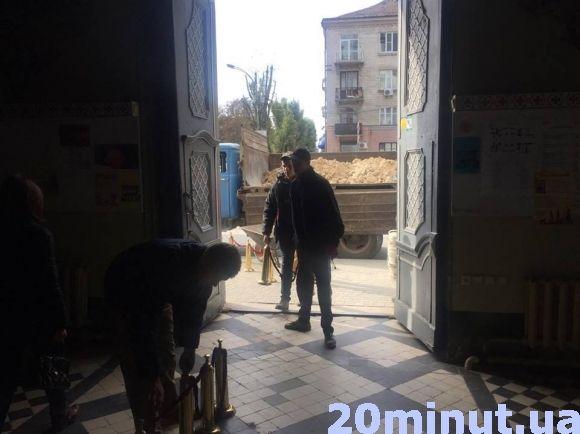 В Архикатедрі проводять генеральне прибирання підземель на сайті 20minut.ua В Архикатедрі проводять генеральне прибирання підземель, фото №2 на сайті 20minut.ua